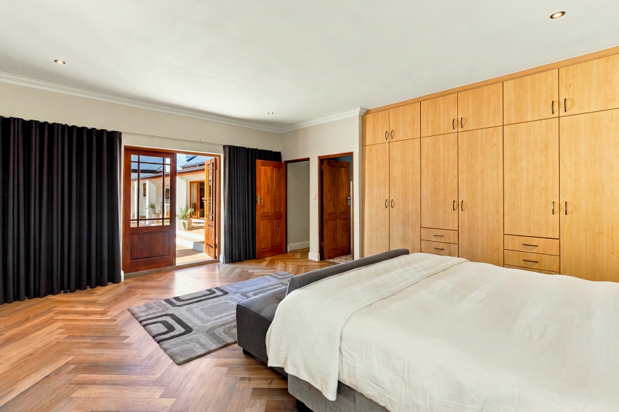 5 Bedroom Property for Sale in Croydon Vineyard Estate Western Cape